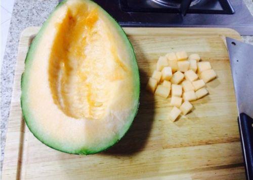 吃哈密瓜可以吃柿饼吗,美味搭配的甜蜜探索