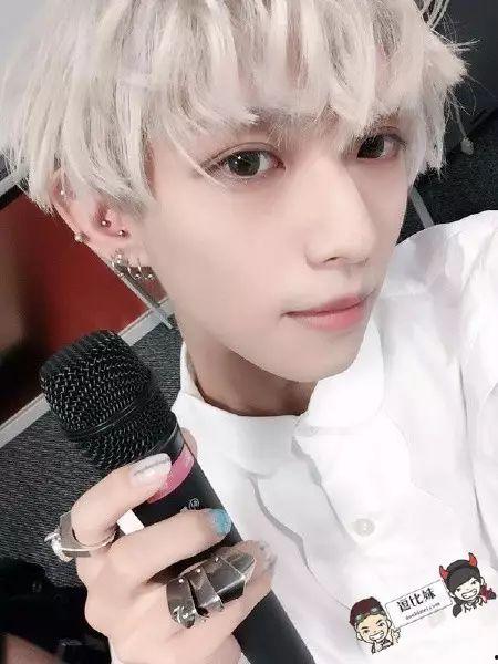 带你吃瓜看到腹肌