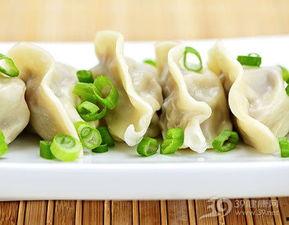 吃哈密瓜包饺子